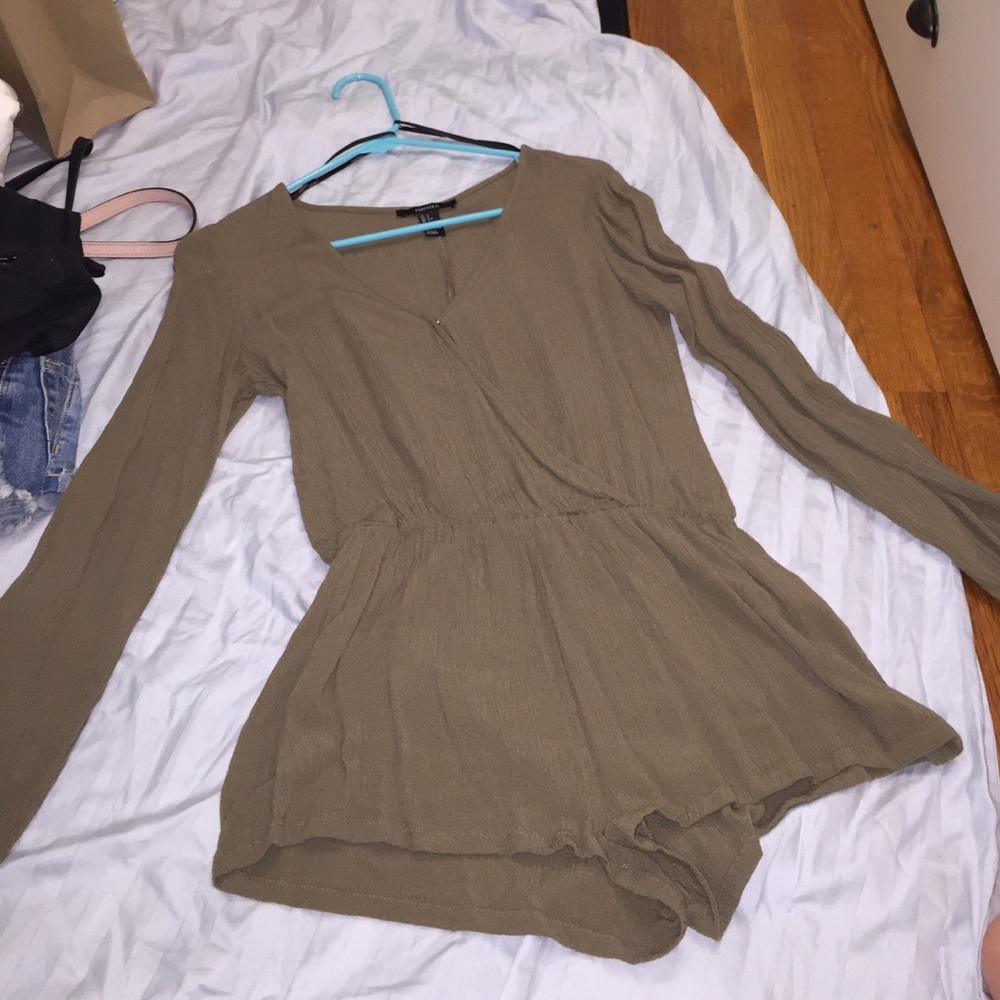 Size small olive green long sleeve wromper
